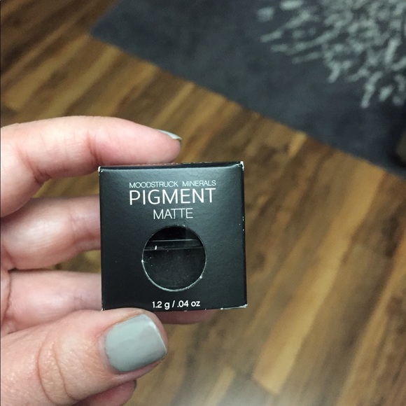 ✨RETIRED✨ Younique Mineral Pigment - Corrupted